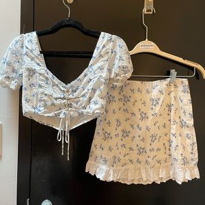 Set sold together! Top is a M and skirt is a S.